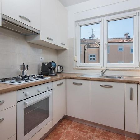 Apartment Melarnian Near The Beach In Umag Eksteriør bilde