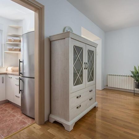 Apartment Melarnian Near The Beach In Umag Eksteriør bilde