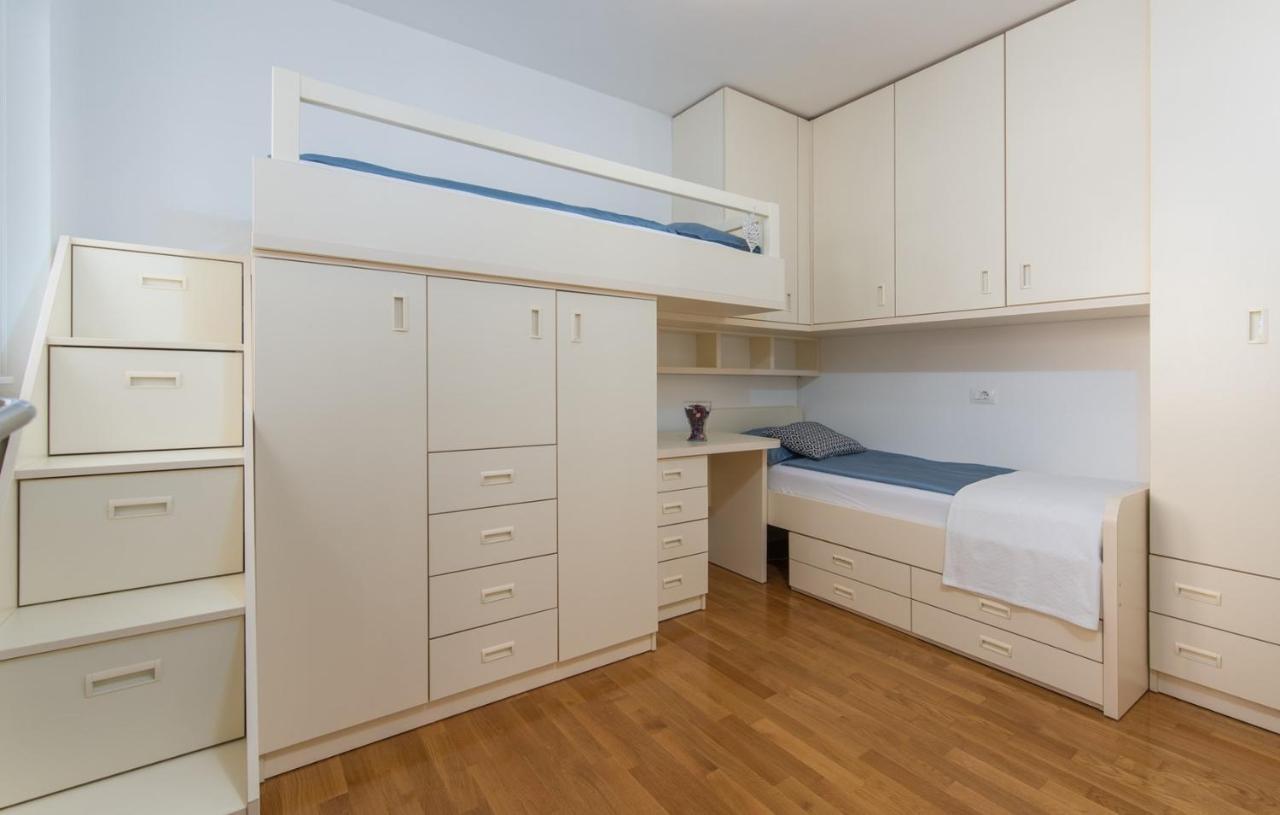 Apartment Melarnian Near The Beach In Umag Eksteriør bilde