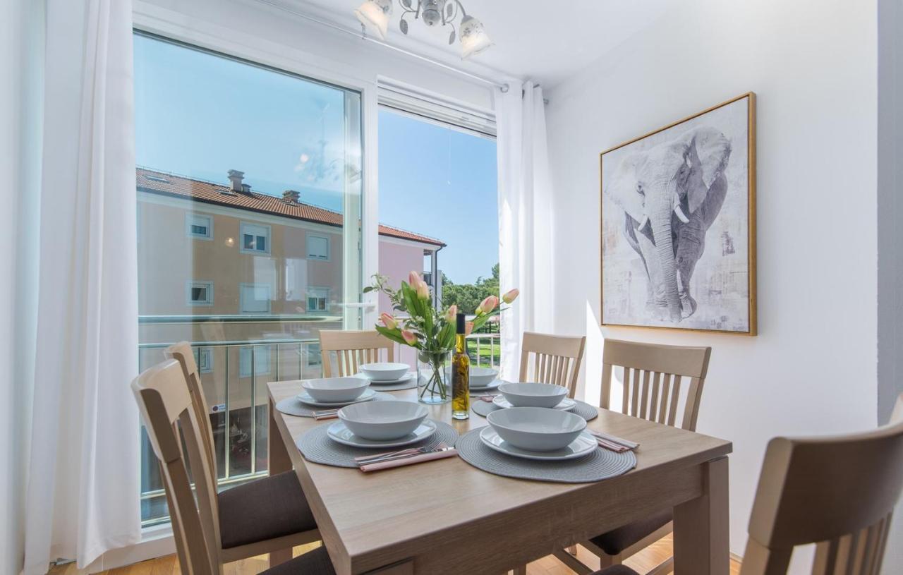 Apartment Melarnian Near The Beach In Umag Eksteriør bilde