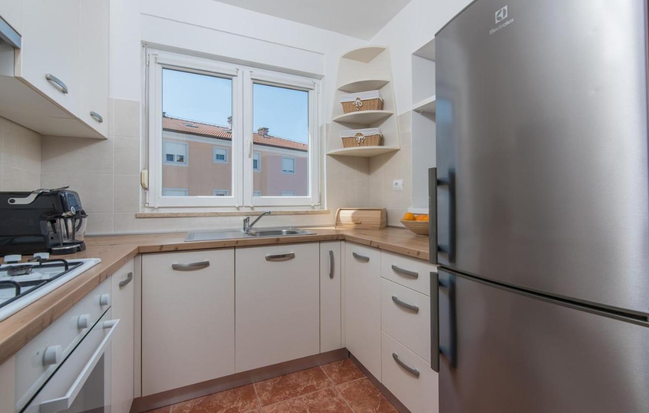 Apartment Melarnian Near The Beach In Umag Eksteriør bilde