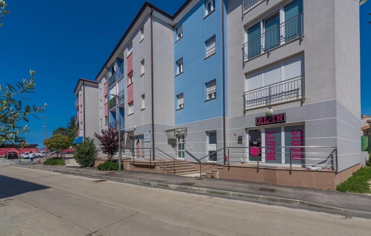 Apartment Melarnian Near The Beach In Umag Eksteriør bilde
