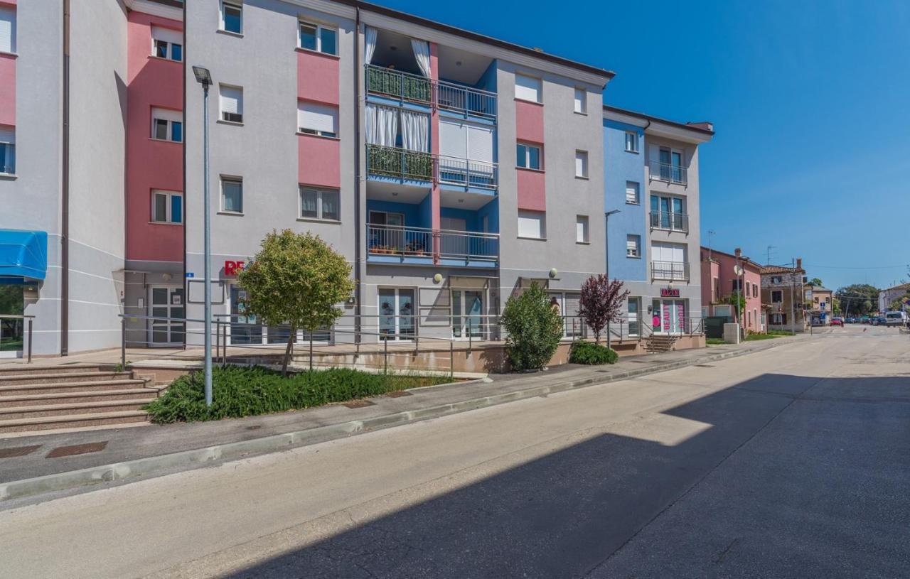 Apartment Melarnian Near The Beach In Umag Eksteriør bilde